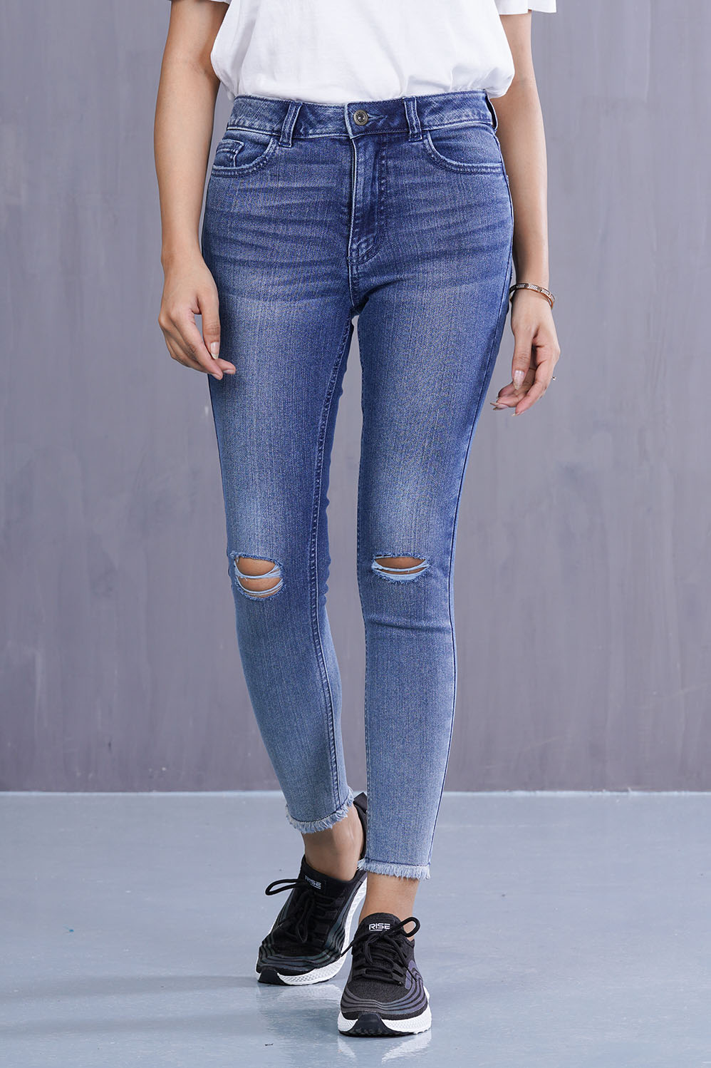 Jeans Pants for Women is The Ultimate and Best Guide to: Styles, Fits, and Fashion Trends.